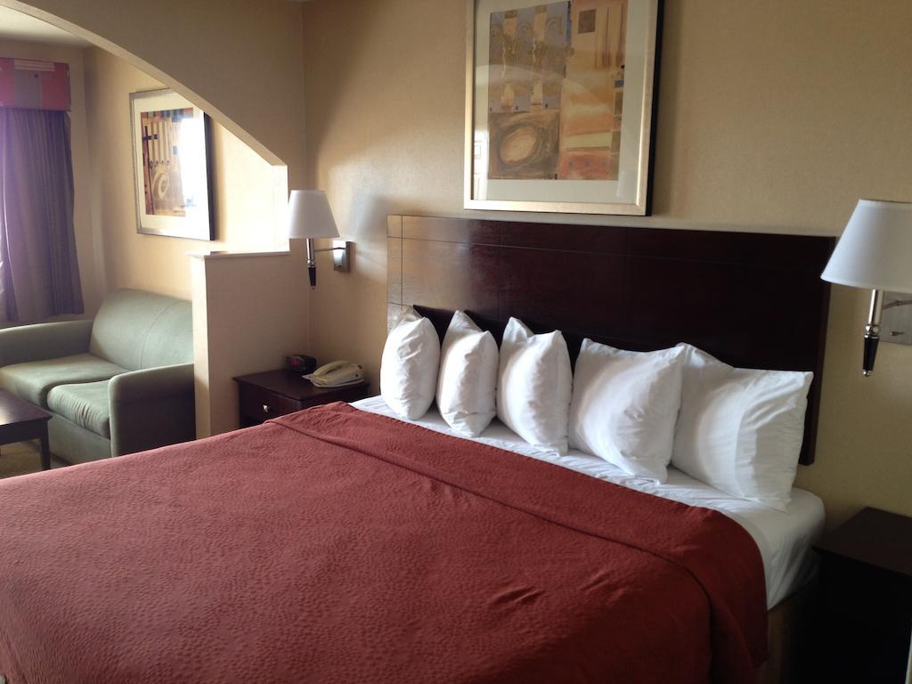 Quality Inn Carthage Room photo
